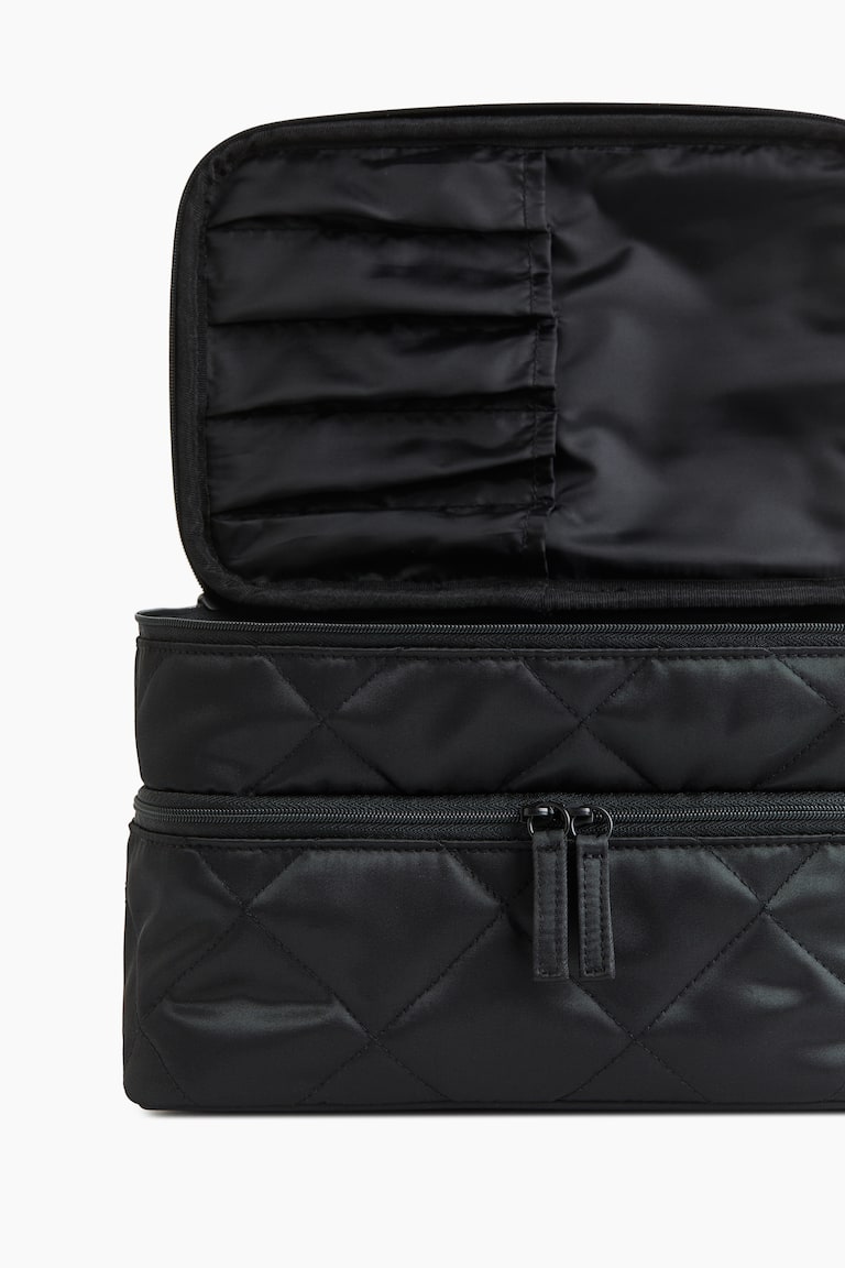 H&M Große Kulturtasche mit zwei Böden Nur noch ein Tag übrig
