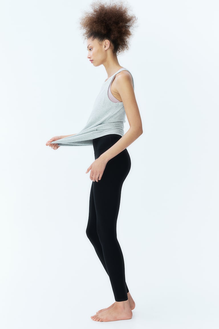 H&M Yoga-Leggings mit SoftMove™ Lycra® im Angebot