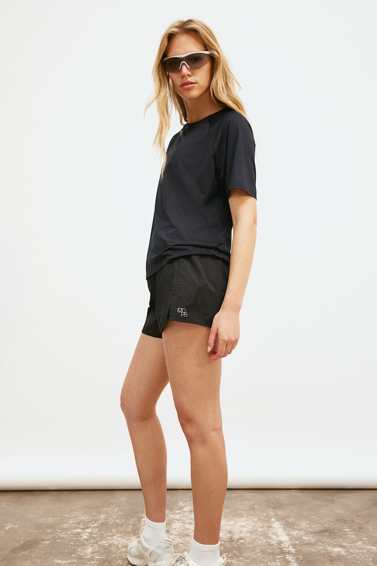 H&M Sportshirt mit DryMove™ Bis zu 65% Rabatt