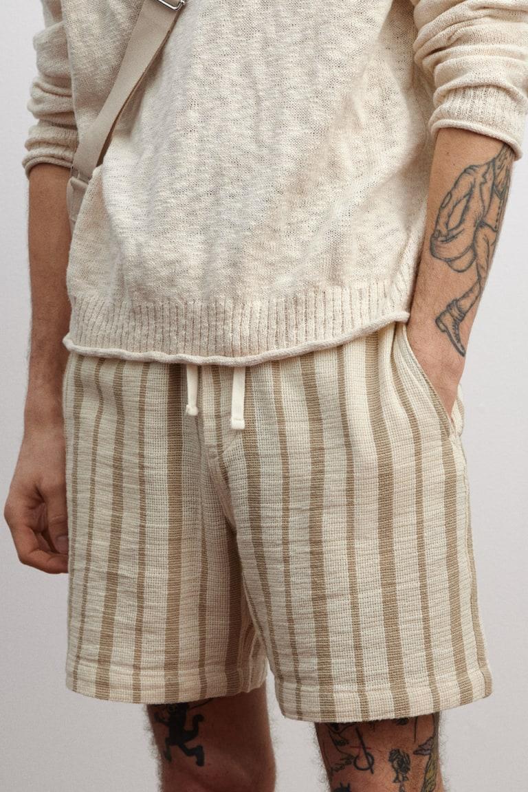 H&M Shorts aus Webstoff in Regular Fit Schlussverkauf