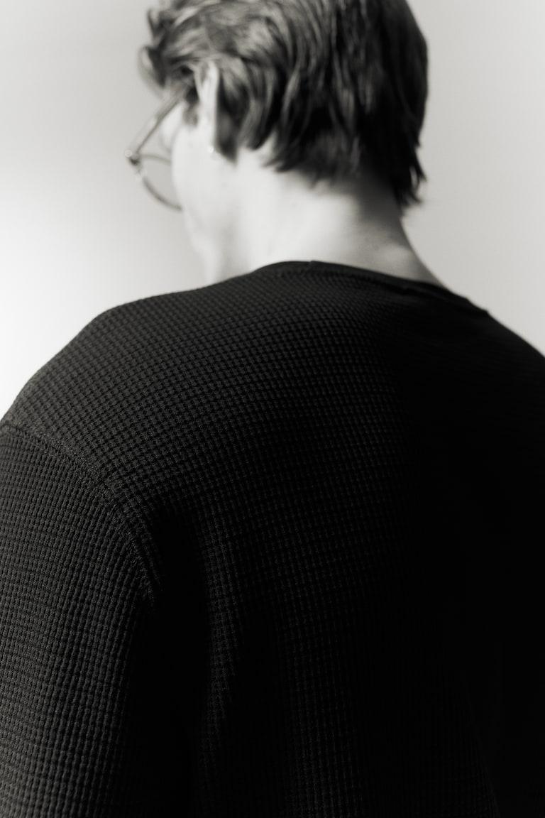 H&M Shirt aus Waffeljersey in Slim Fit Große Rabatte