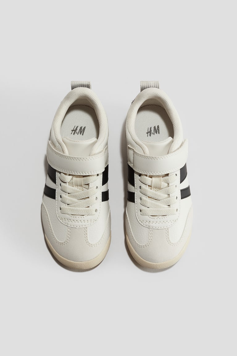 H&M Sneaker Fabrikverkauf