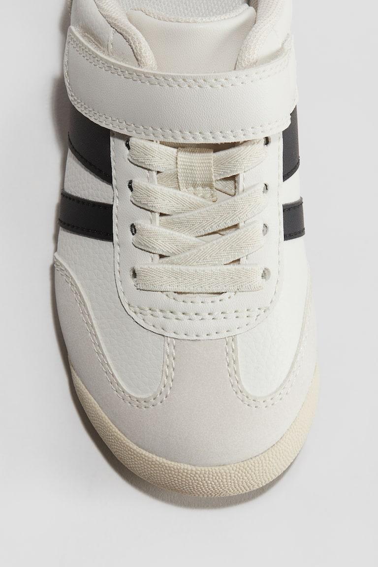 H&M Sneaker Fabrikverkauf