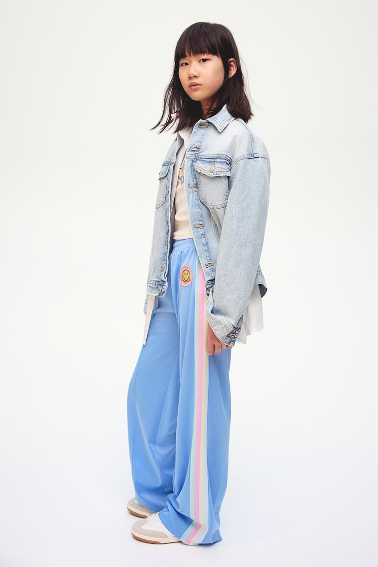 H&M Trainingshose mit weitem Bein Valentinstagsangebot