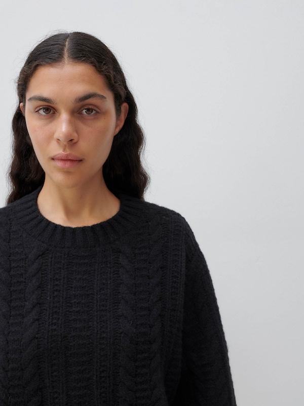 ABOUT YOU x Marie von Behrens ABOUT YOU x Marie von Behrens Pullover 'Agathe' in Schwarz Begrenzt auf 3 Tage