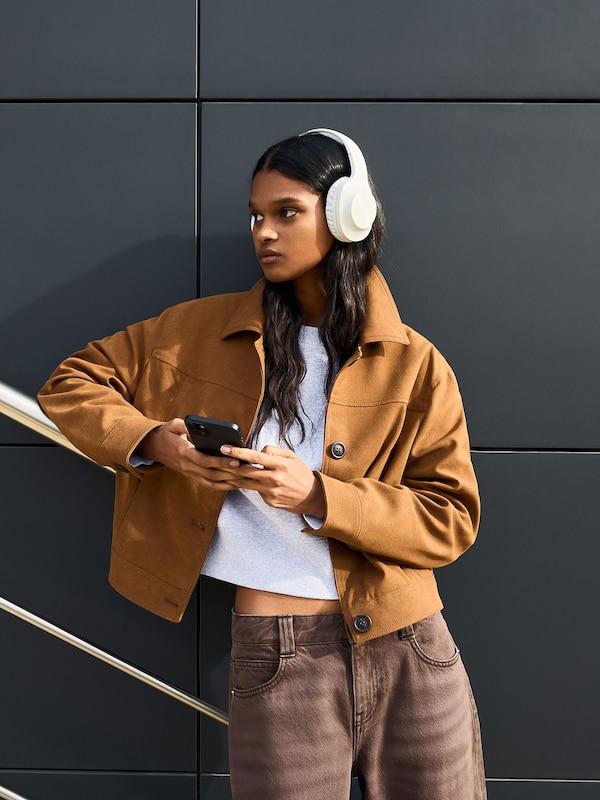 Bershka Bershka Jacke in Umbra Valentinstagsangebot