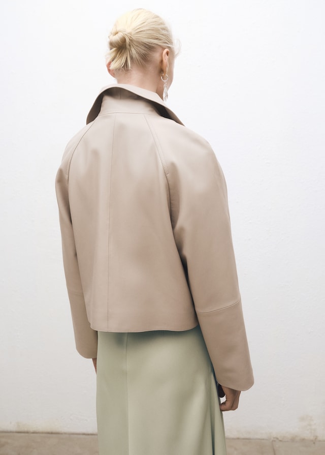 Mango Kurzer Leder-Trenchcoat Exklusivangebot