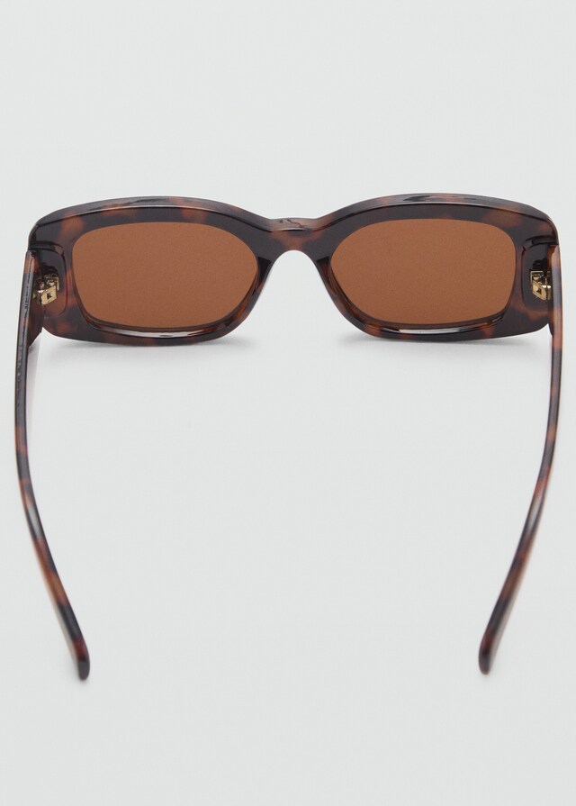 Mango Sonnenbrille mit viereckiger Brillenfassung Rabatte dieses Monats