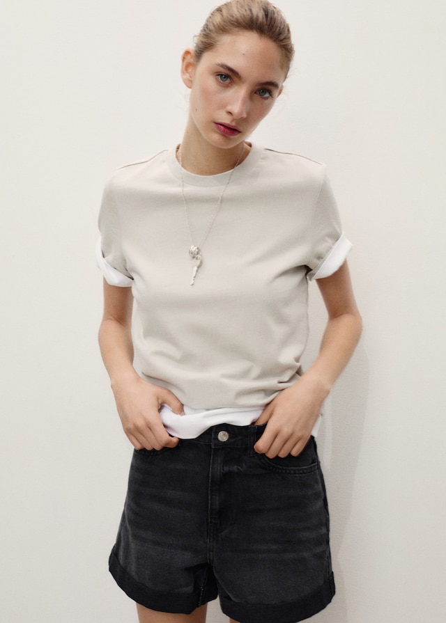 Mango Shorts mit hohem Bund und umgeschlagenem Saum 2025