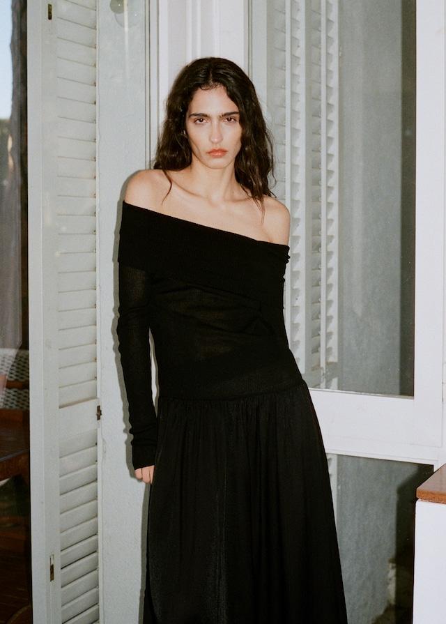 Mango Schulterfreies Kleid aus kombiniertem Stoff Rabatt