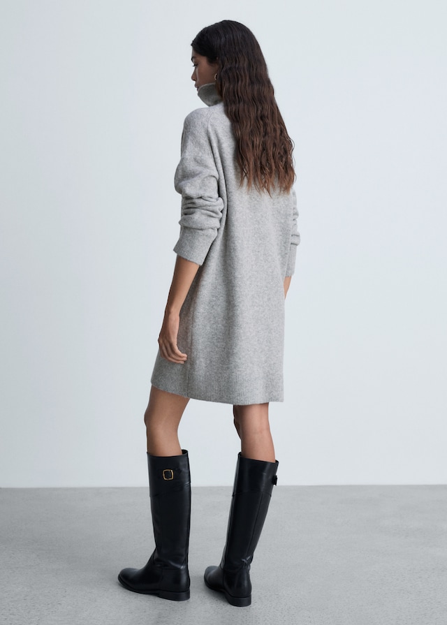 Mango Kurzes Strickkleid mit weitem Rollkragen Versandkostenfrei