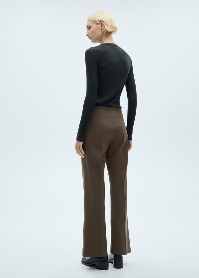 Mango Flared Hose mit mittelhohem Bund Lagerräumung