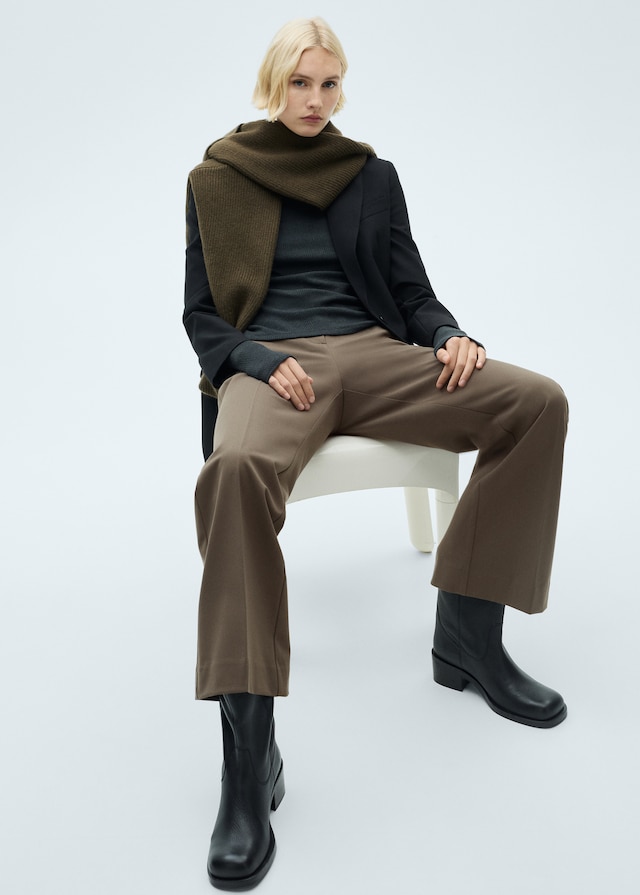 Mango Flared Hose mit mittelhohem Bund Lagerräumung