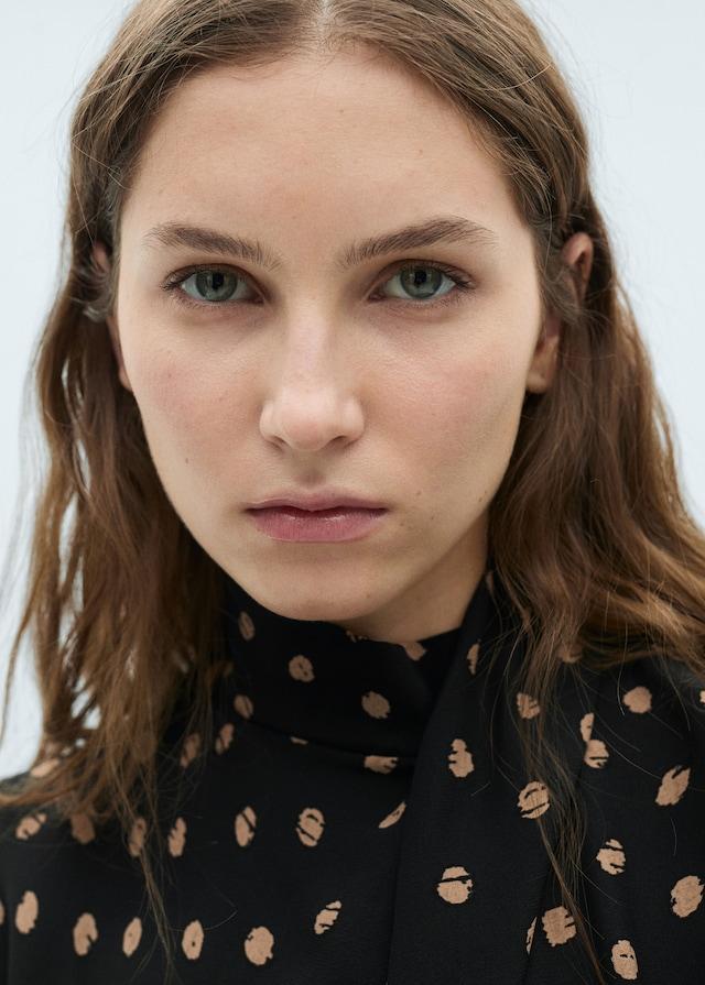 Mango Polka-Dots-Bluse mit drapiertem Kragen Saisonale Angebote