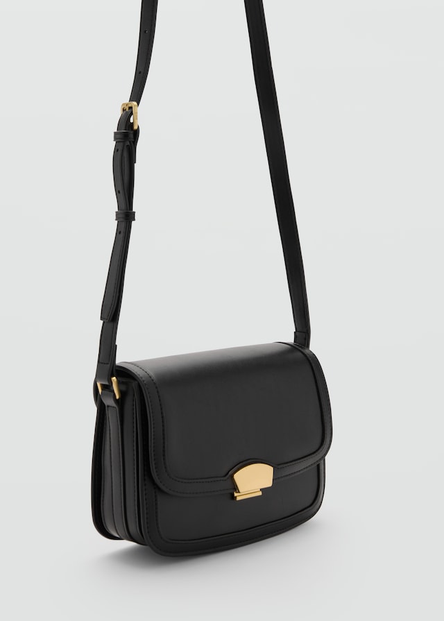 Mango Umhängetasche mit Metallverschluss im Angebot