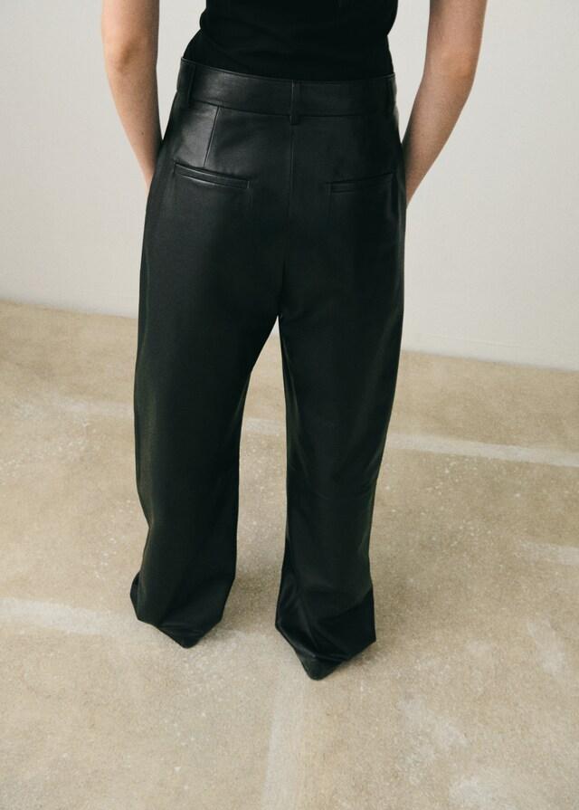 Mango Gerade Lederhose mit Bundfalten-Detail zollfrei
