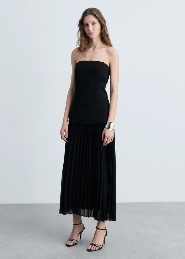 Mango Schulterfreies Kleid im Kontrastdesign 2025