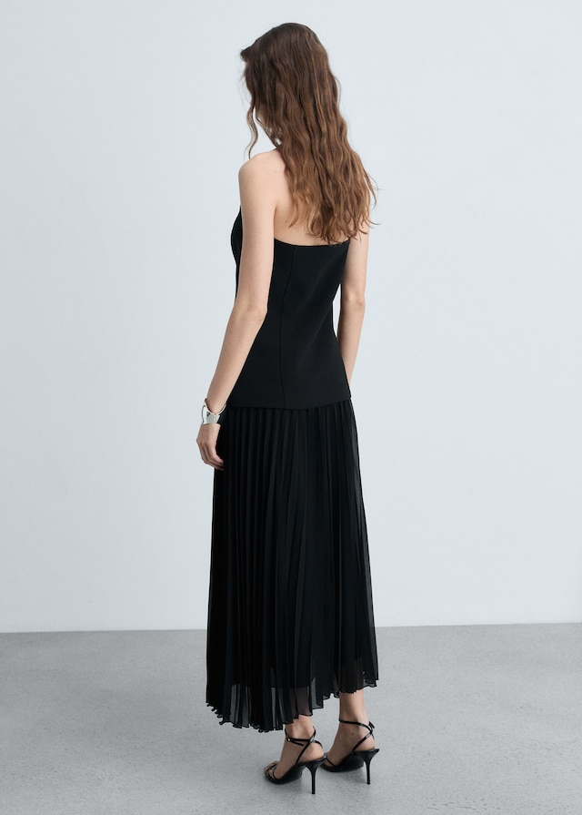 Mango Schulterfreies Kleid im Kontrastdesign 2025