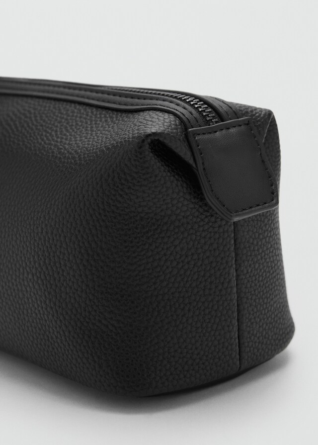 Mango Genarbte Kosmetiktasche mit Kontrasthenkel Angebote