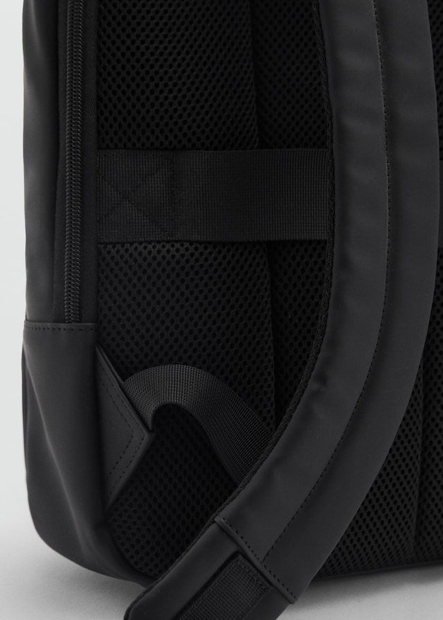 Mango Gummierter Funktionsrucksack im Angebot