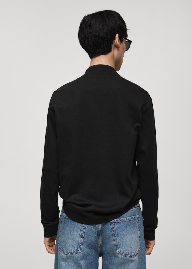 Mango Langärmliges T-Shirt mit halbhohem Kragen Blitzverkäufe