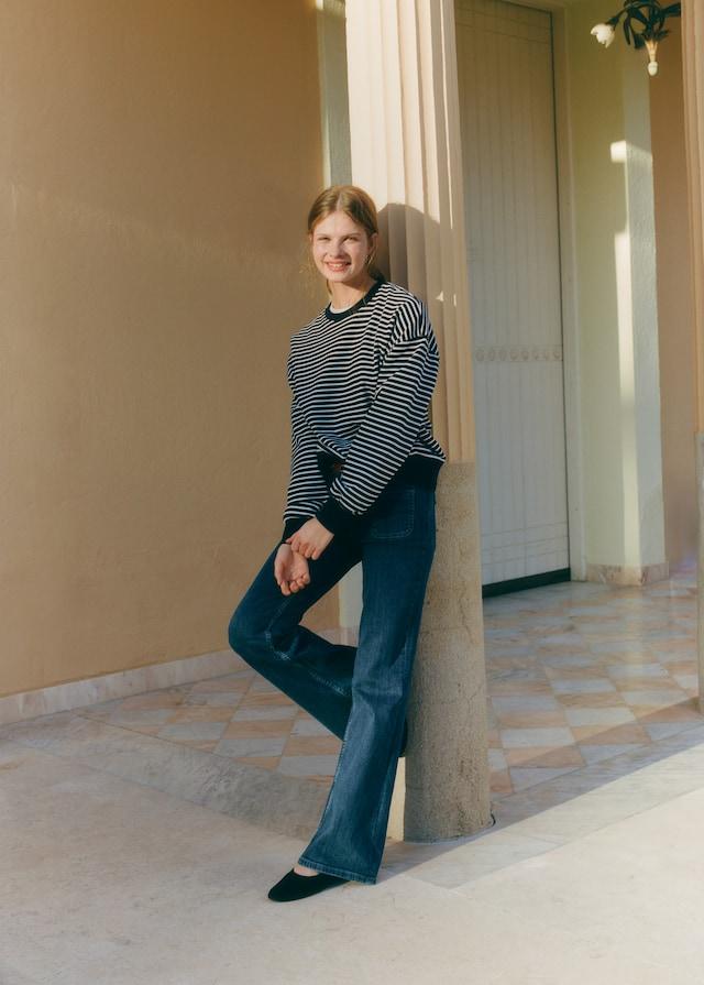 Mango Flared Jeans mit Taschen Speichern exportieren