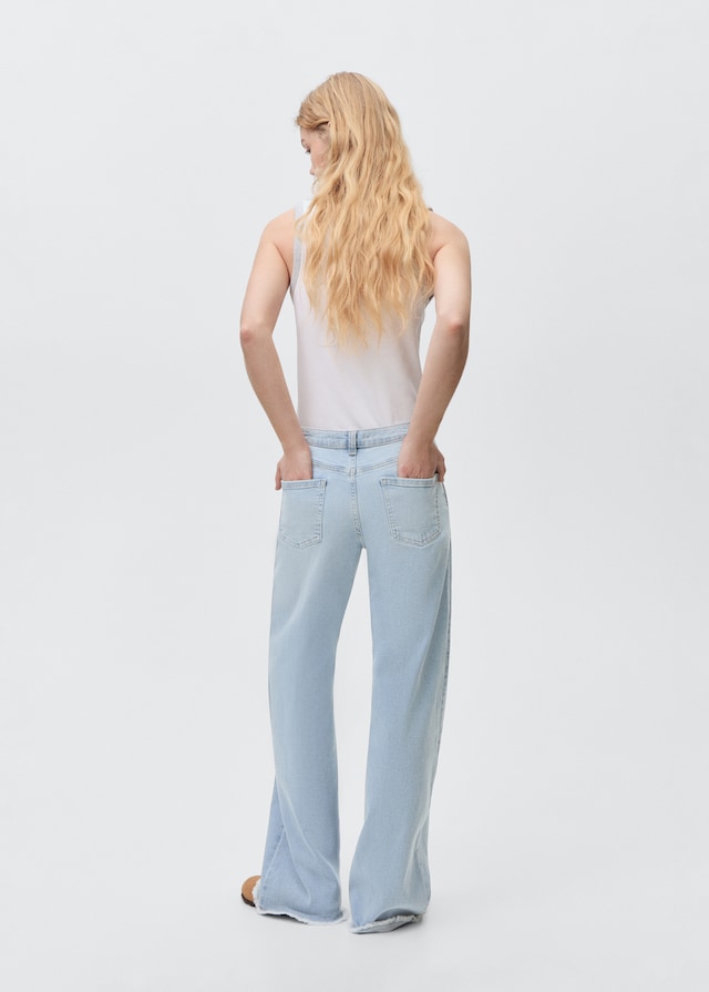 Mango Wideleg-Jeans mit ausgefranstem Saum Black Friday Preise