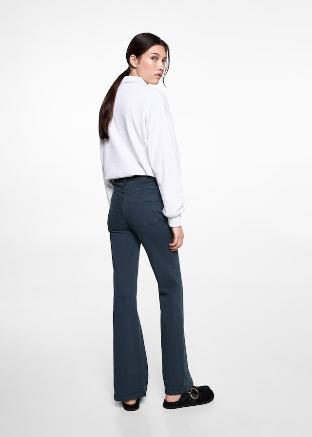 Mango Flared-Jeans mit Taschen Fabrikladen