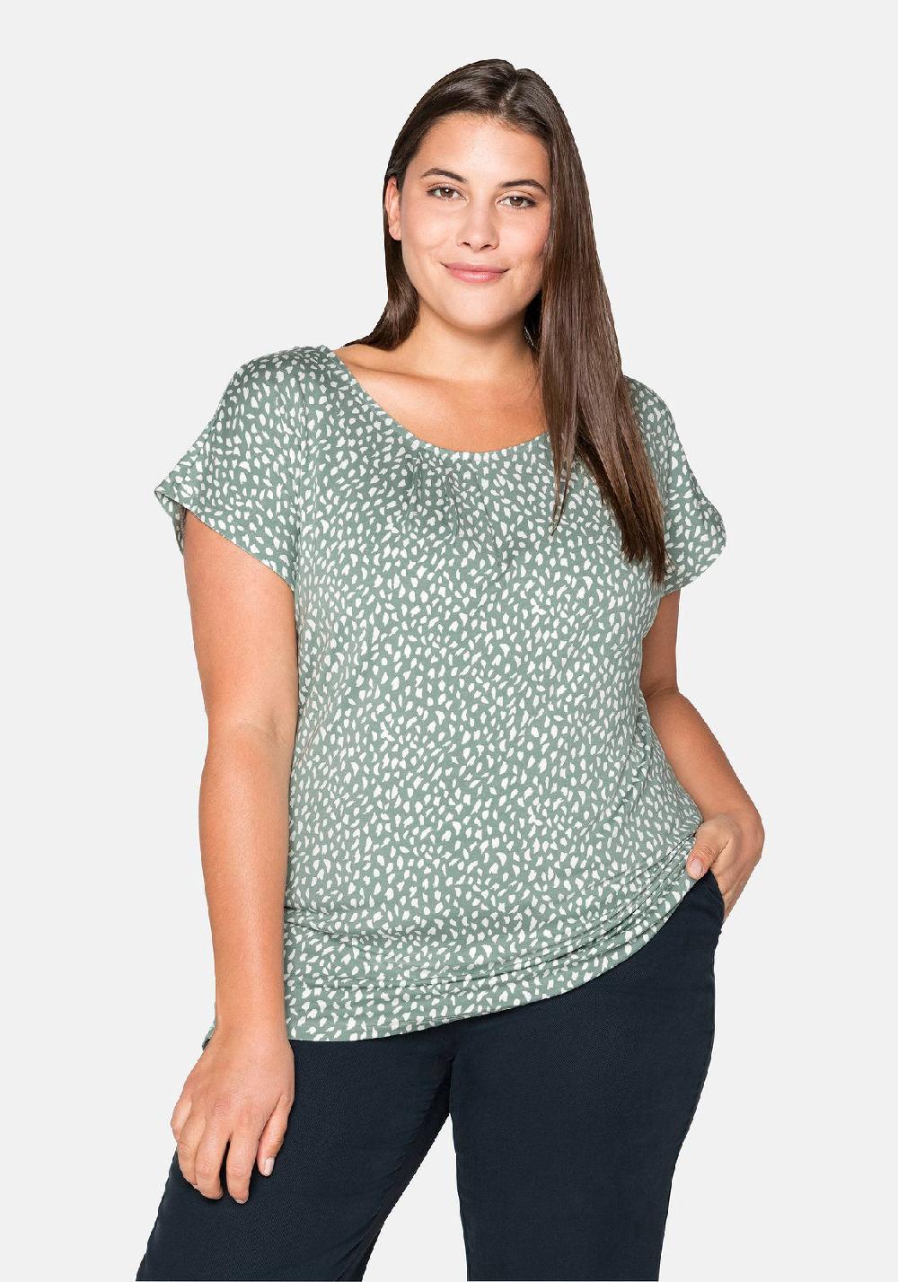 sheego Shirt mit Alloverdruck und gelegten Falten Lagerräumung