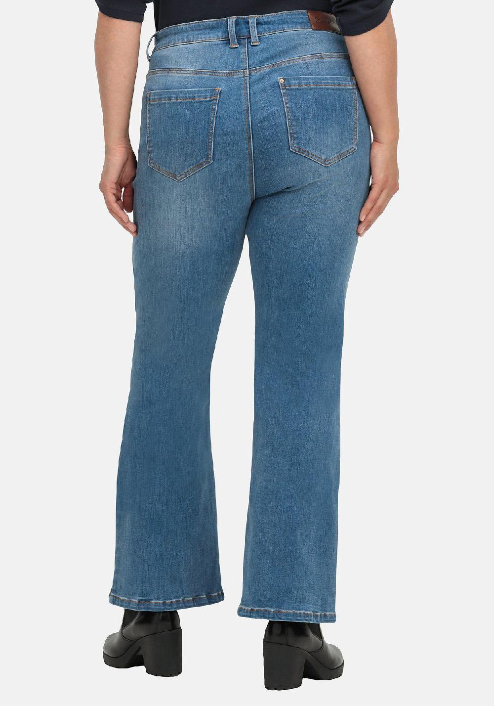 sheego Bootcut Stretch-Jeans mit Bodyforming-Effekt mit Bodyforming-Effekt JETZT KAUFEN
