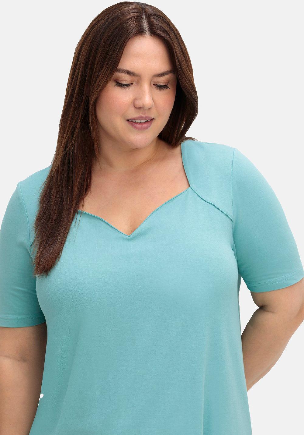sheego T-Shirt mit herzförmigem Ausschnitt Letzte 2 Tage