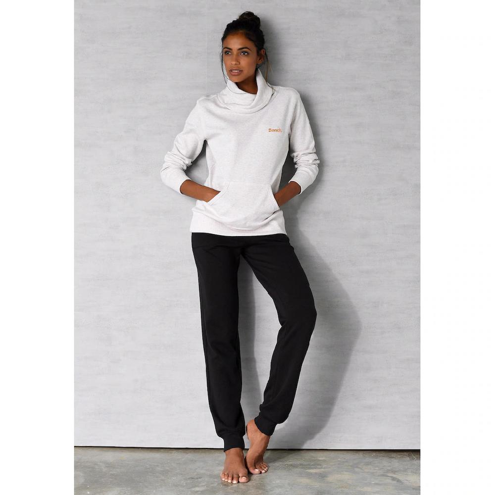 Bench. Loungewear Longsweatshirt mit Stehkragen in Layeroptik und Kängurutasche Loungewear Bis zu 55% Rabatt