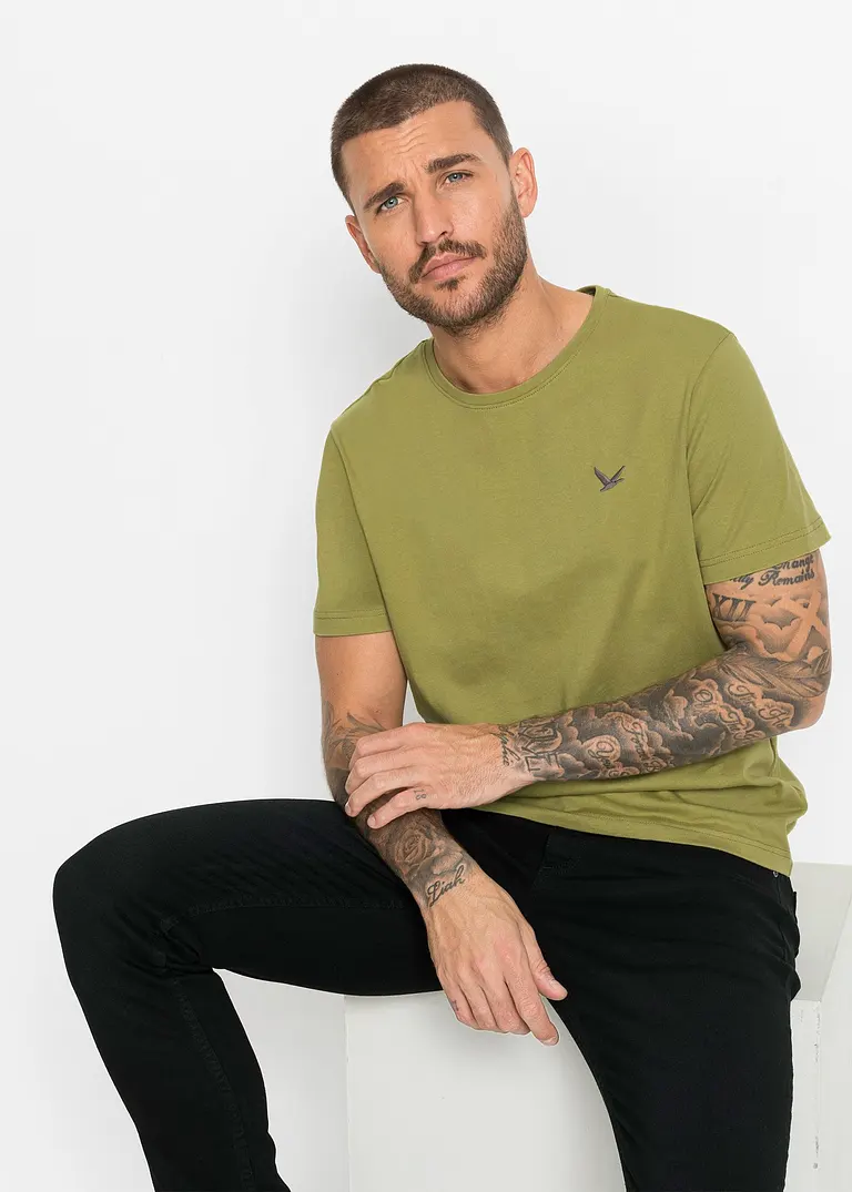 bonprix Schöne T-Shirts im 3er Pack mit kleiner Stickerei auf der Brust Weihnachtsangebot