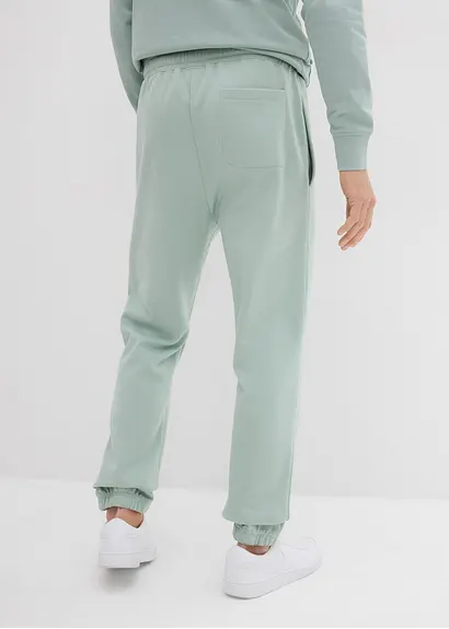 bonprix moderne Basic-Jogginghose im angesagten Loose Fit innen weich angeraut Bis zu 50% Rabatt