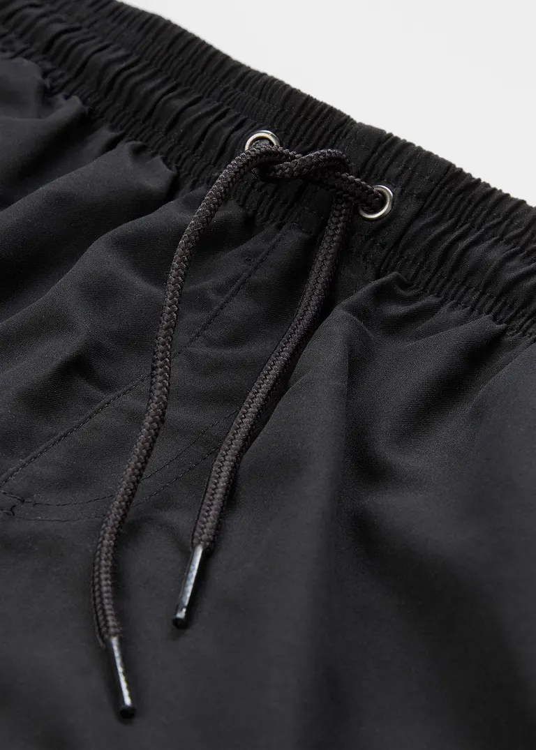 bonprix Schlichte Badeshorts im lässigen Design - schwarz Sonderangebot der Fabrik